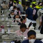 trabajadoras con cubrebocas