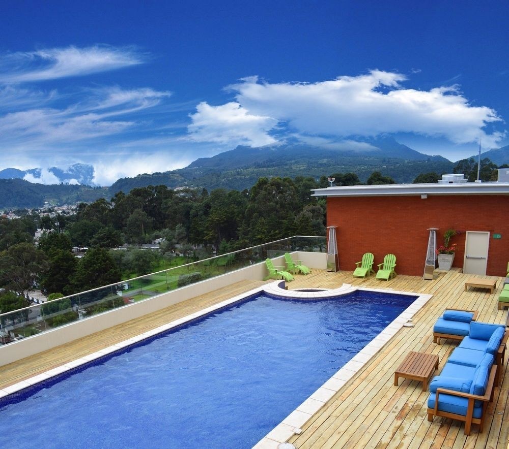 alberca del hotel plaza pradera en Quetzaltenango