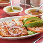 Cómo hacer unas enchiladas con salsa buffalo