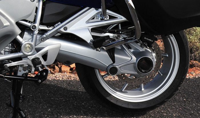 Consejos para cuidar los neumáticos de la moto