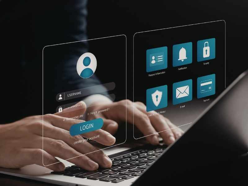 Persona utilizando una interfaz digital moderna para realizar trámites en línea, representando la solución al costo de la la burocracia física.
